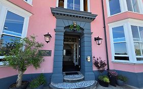 Royal Lion Hotel